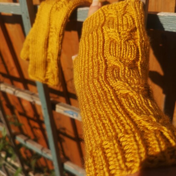 Handmade Knitted Fingerless Seamless Texting Gloves Mittens golden yellow  Gift - Picture 5 of 9